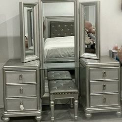 Queen Size Bedroom Set