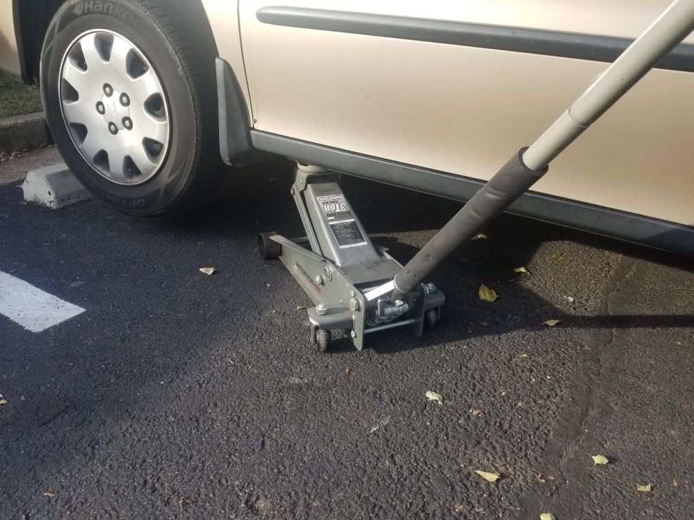 Pittsburgh 3 ton floor jack