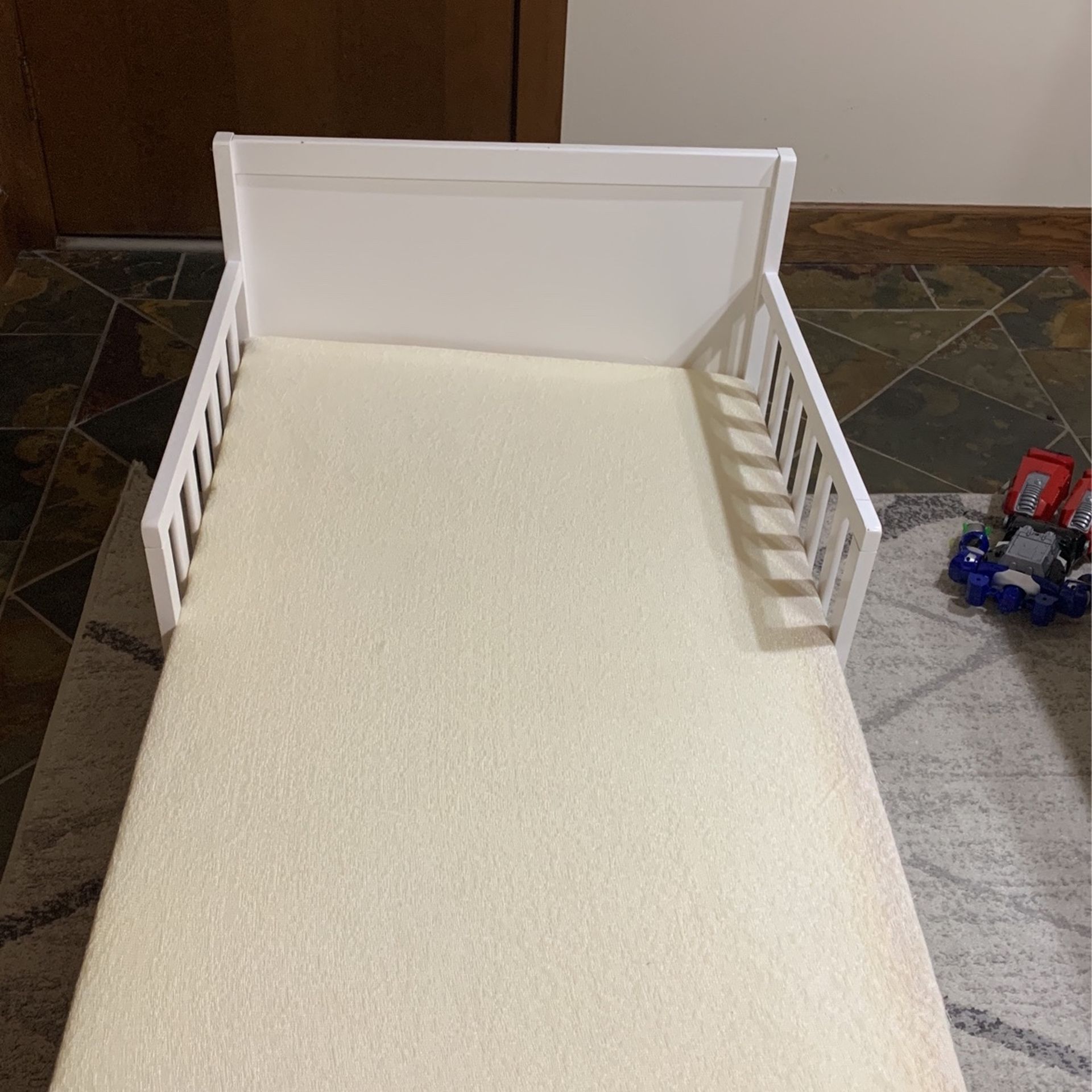 Toddler Bed ***PENDING PICK UP***