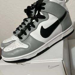 Mens 8.5 Nike Dunks New With Box