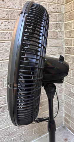 Black 18” Lasko Fan Floor Standing Pedestal Oscillating 3 speed cleaned & olled