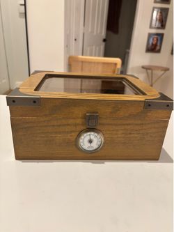 Capri Elegant Desktop Humidor