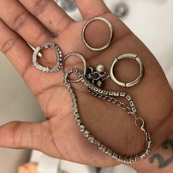 4 Rings 1 Bracelet 