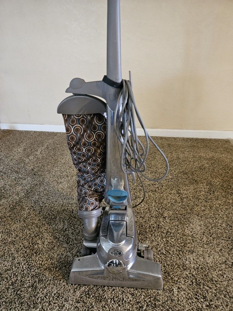 Kirby Sentria G10D Upright Vacuum Cleaner w/ Attachments, Great Condition Tested