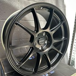 18X8.5.  5X114.3 BRAND NEW SET OF WHEELS