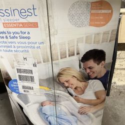 HALO BassiNest Essentia Series Swivel Sleeper Bassinet 