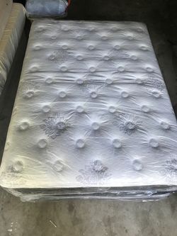 Full size beautyrest with matching box spring