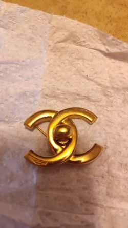 Chanel Cc Logo Turnlock Brooch Metal