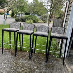 6 Barstools Good Condition one is not match
