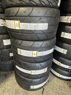 Brand new mickey thompson tires s/s in 305/35R20