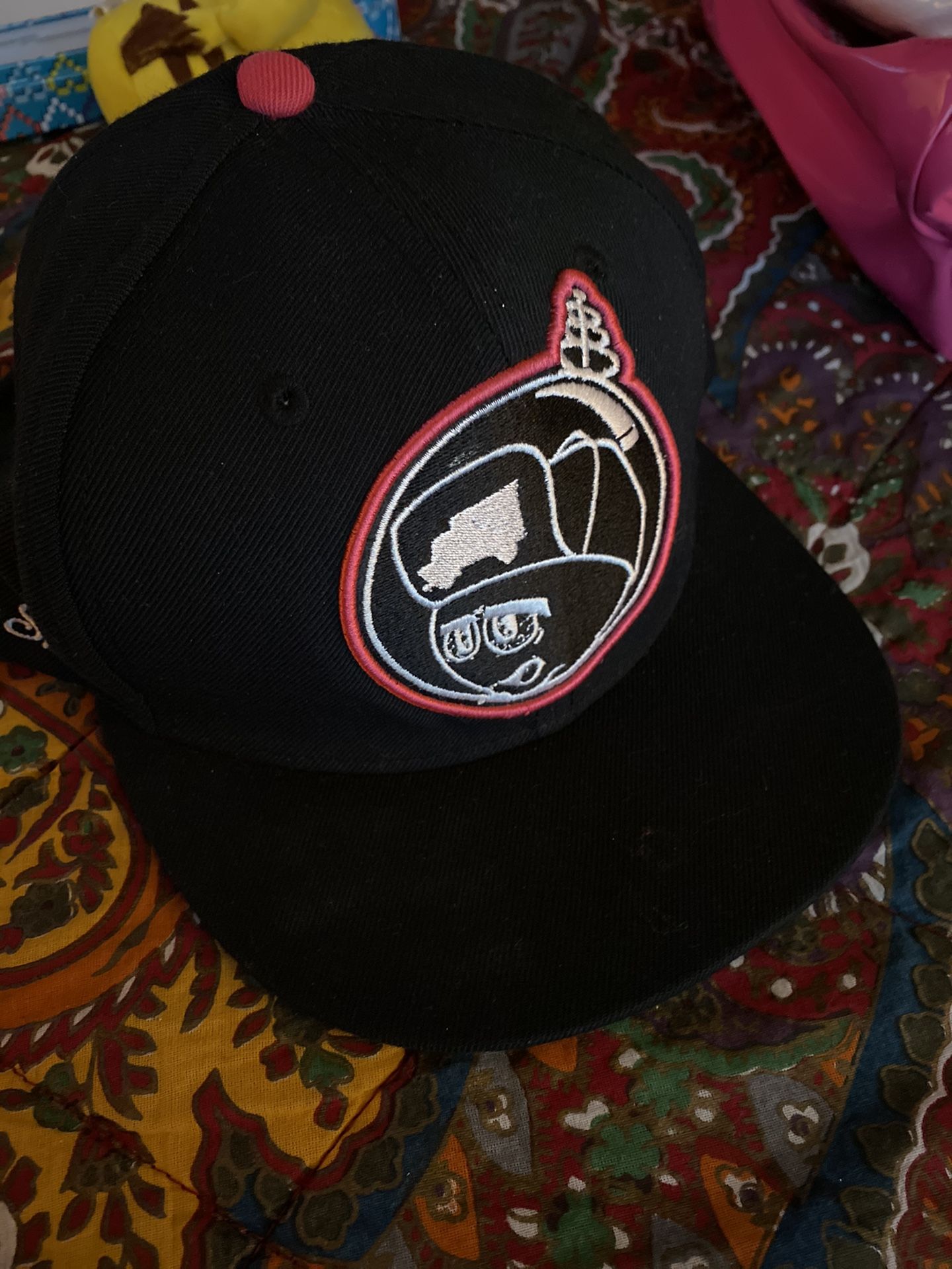 Trukfit hat feeling spacey pink n black brand new