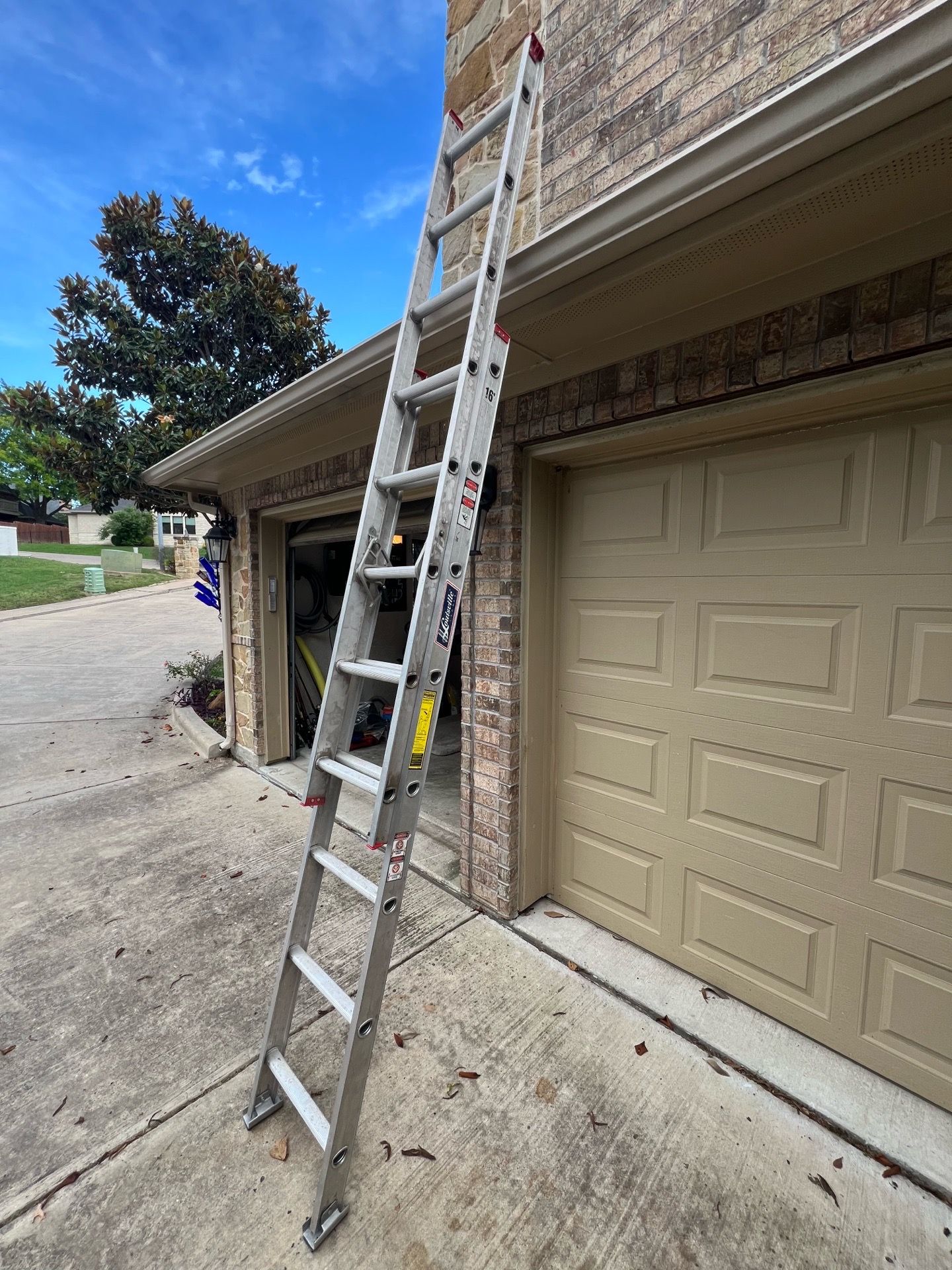 16’ EXTENSION LADDER
