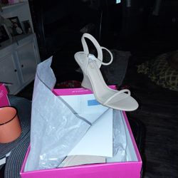 Shoedazzle. Nude Wedge. Size 9