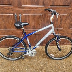 *** TREK HYBRID BIKE ***