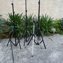 Four Tripods. Extendable 