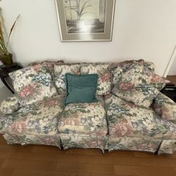 Floral Couch – Comfy and Clean