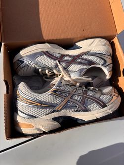 Size 9 men’s asic 1130