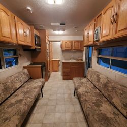 2005 21ft Toyhauler Travel Trailer