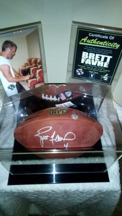 Brett favre sighned NFL Duke football in mirrored display case with certificate of authinticity and picture of sighning