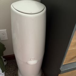 Diaper Genie With Refills