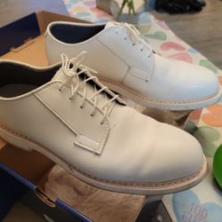 Pair of Bates White Dress Shoes (Size: 10)
