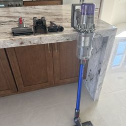 Dyson Cordless Vacuum 