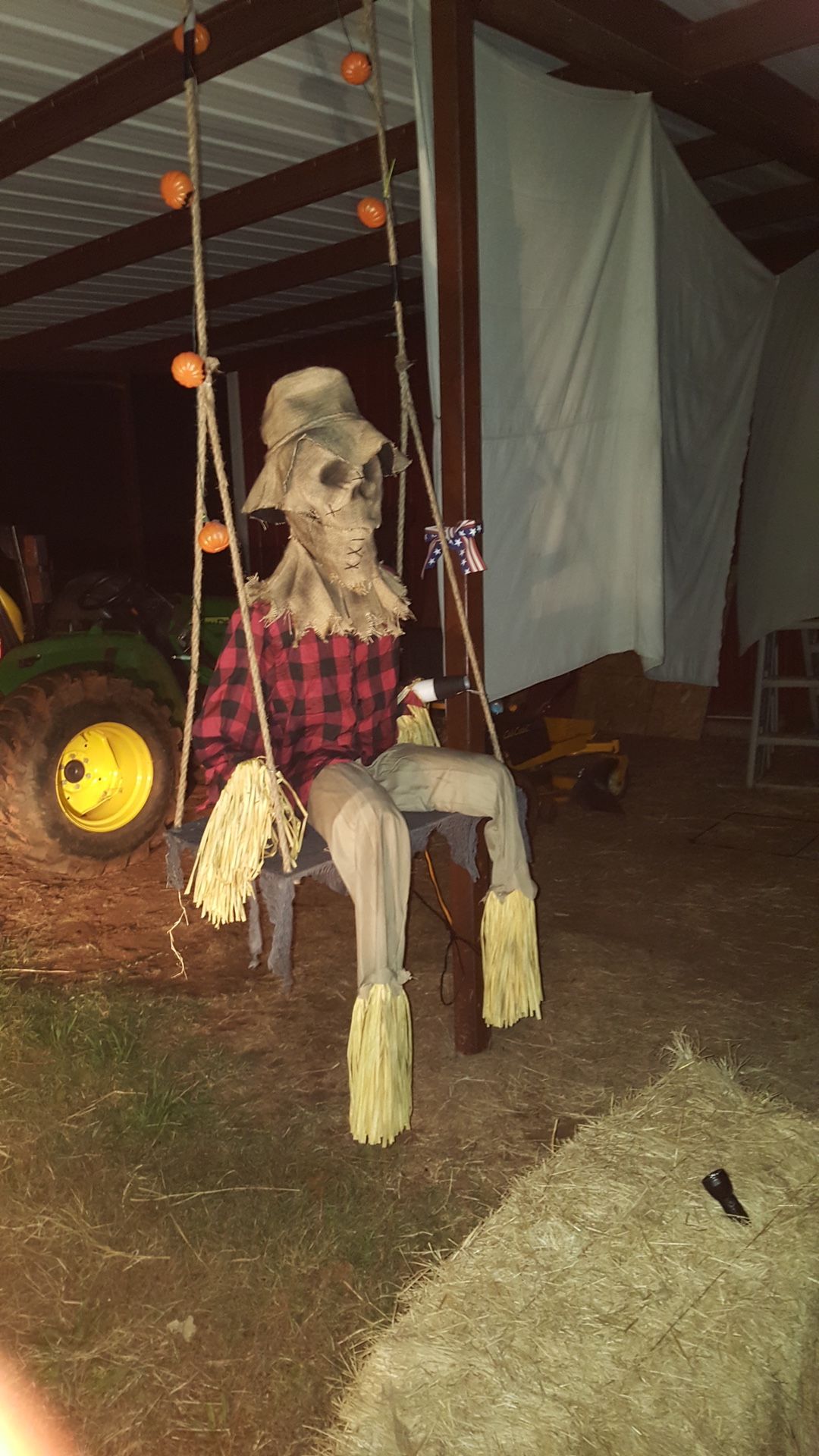 6’ Swinging Scarecrow