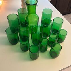 Set Of 14 Christmas Green Glasses And Carafe