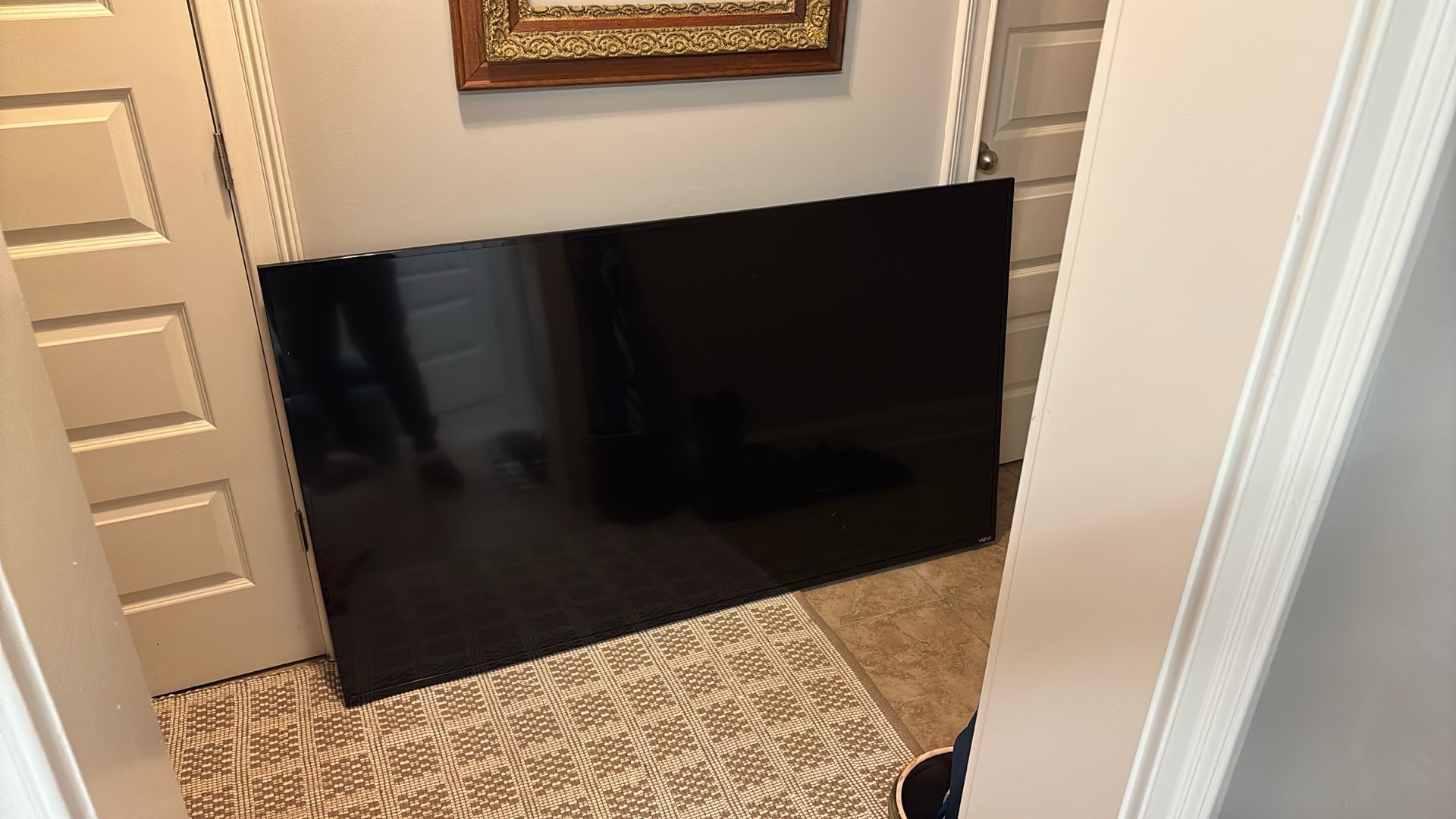 72”in Flat Screen Smart Tv with Wall Mount