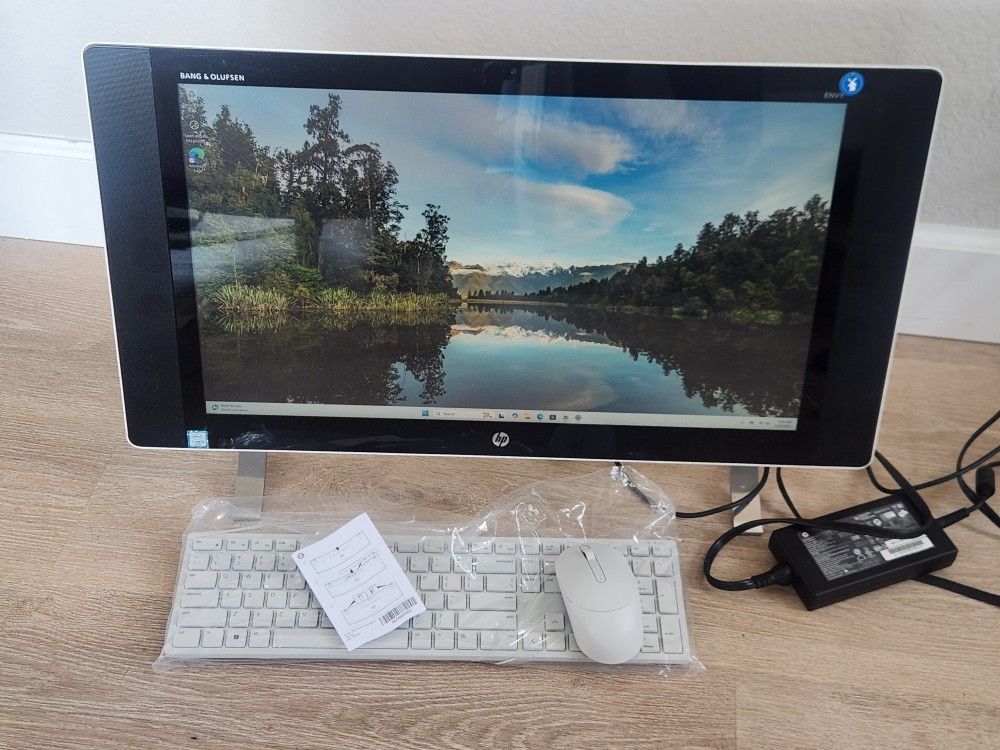 TouchScreen HP 24 inch All In One Computer i5 Windows 11 8gb 250GB HD Wireless Keyboard & Mouse