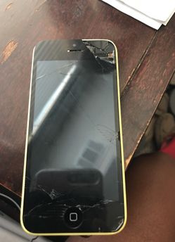 IPhone 5C-Cracked Screen