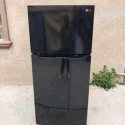 LG Refrigerator 20cu Ft 30x33x66👍👌3 MONTHS WARRANTY 