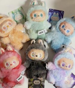 LABUBU (Pop Mart)