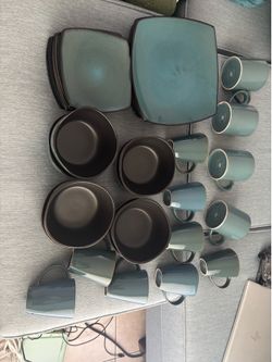 Gibson Home plates, bowls and cups (one large plate is missing): 7 large and 8 small plates