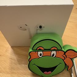 AirPods 1st Gen With  Case In Excellent Condition Ready To Set Up And Use Only $50!!!!!