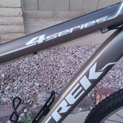 Nice Bike TREK 4 SERIES 4300 TIRES SIZE 26 FRAME SIZE 46 Cm Very Good Condition 