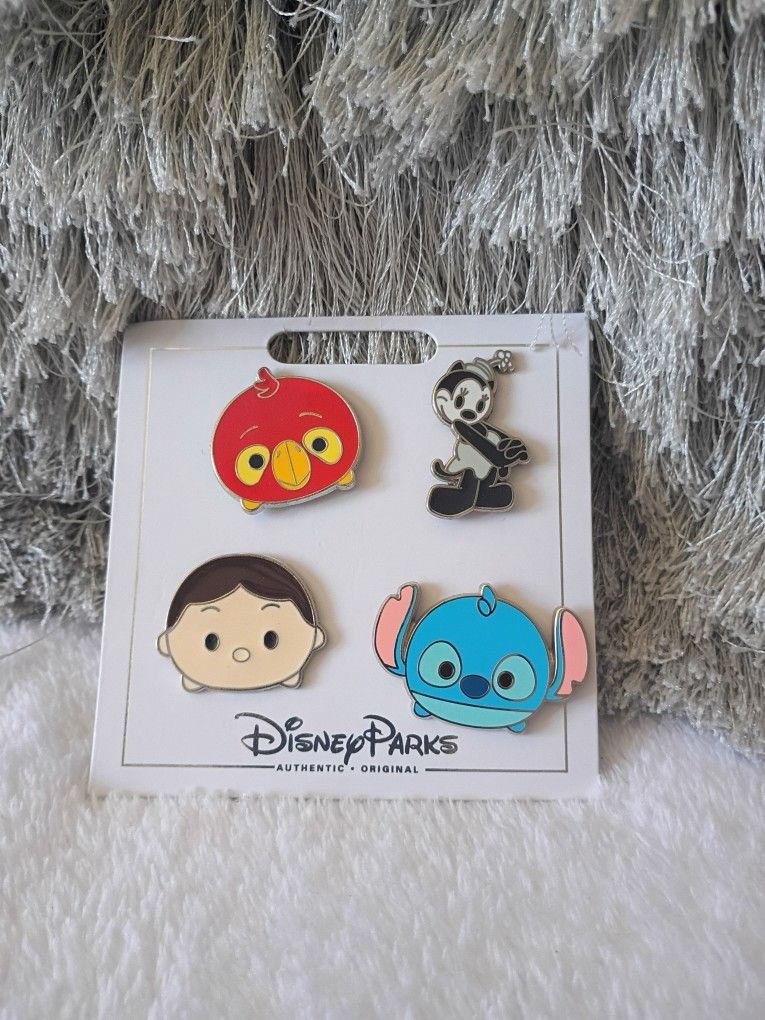Set of 4 disney pins