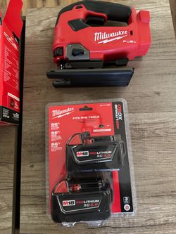 Milwaukee M18 FUEL D-Handle Jig Saw with M18 REDLITHIUM XC5.0  2-Pack Battery