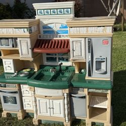 Play Kitchen 