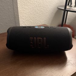 JBL CHARGE 5 Bluetooth Speaker W/ Manufacturer Warranty 