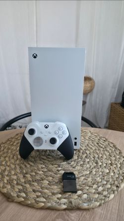 Xbox Series X 1TB Digital Edition (Robot White) + Elite Core Controller & Storage Expansion Bundle