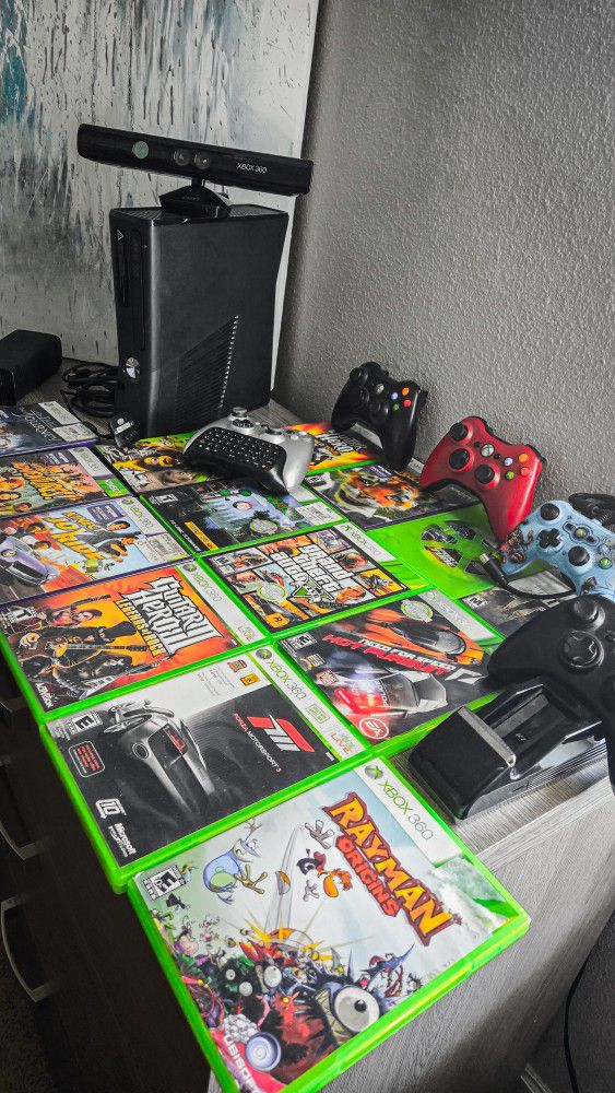 ✅️ XBOX 360 + 5 Controllers + 14 Games + Kinect + Cables