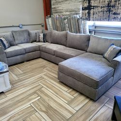 Really Beautiful Just Built 3pc Sectional