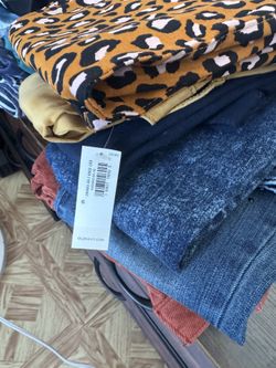 Six Pairs Of Jeans, Old Navy And Express Some With Tag Still On Them 