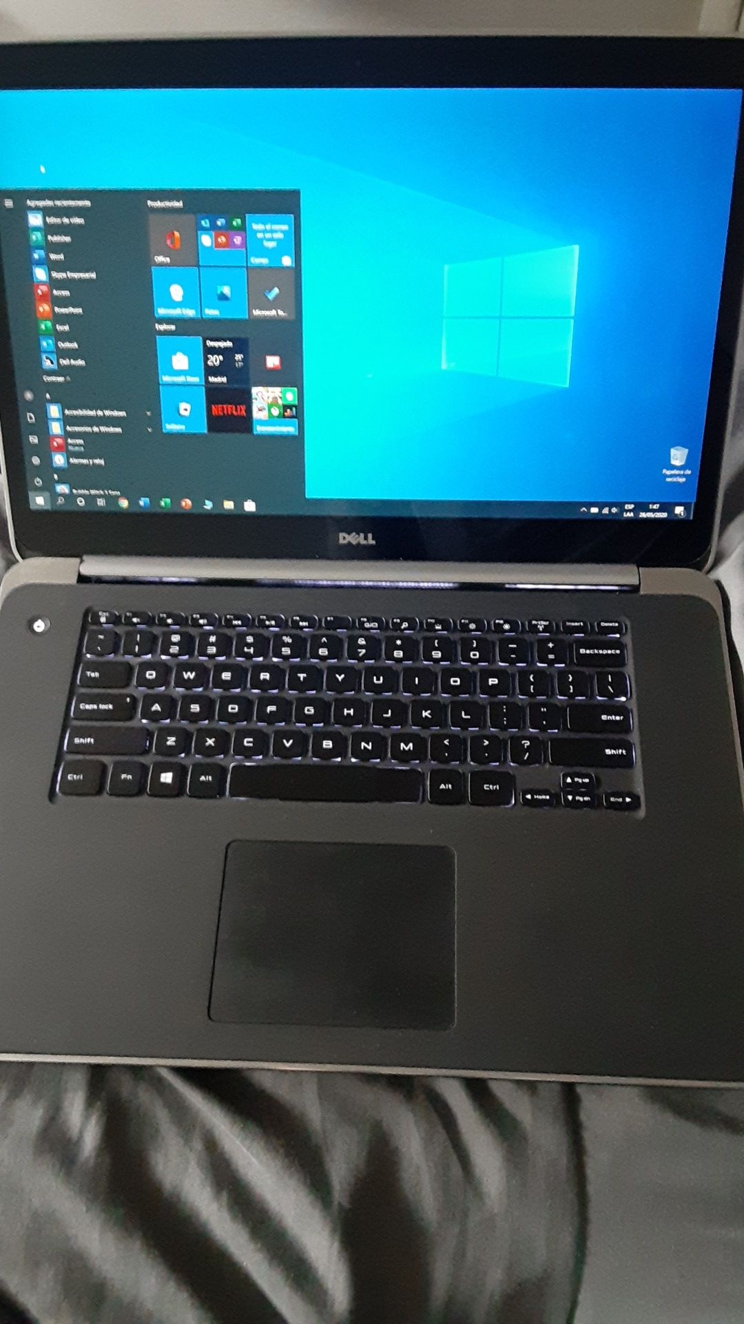 Laptop DELL PRECISION M3800, dual video card ( 2gb nvidia, 2gb intel), 4 gb ram, 320 hdd 4k screen, backlight keyboard