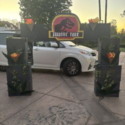 Party arch Jurassic park Theme