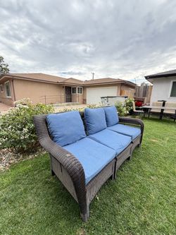 WICKER COUCH 125 FREE DELIVERY PICK UP IS NEAR ASHLAND WILLOW