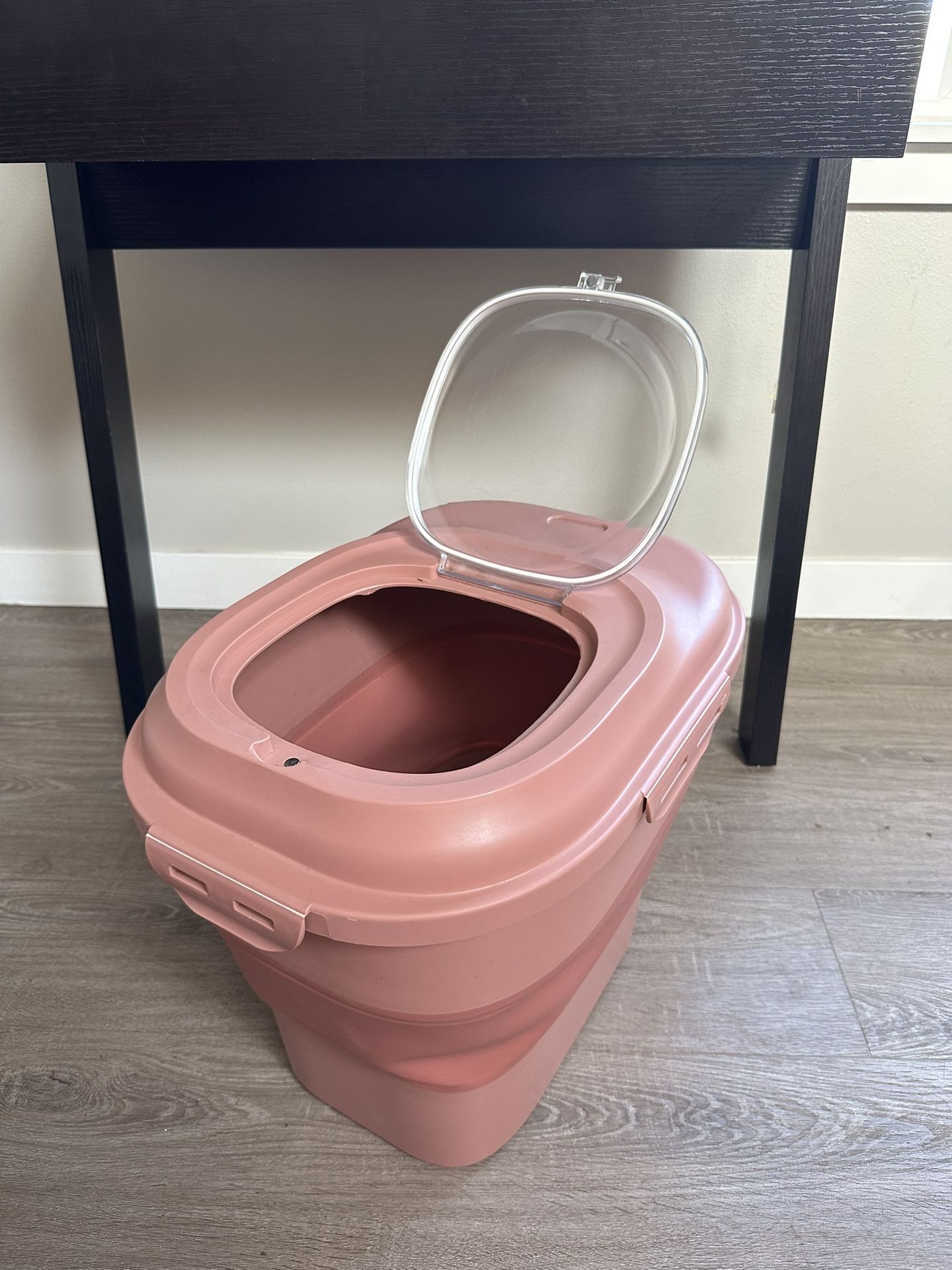 Collapsible Pet Food Container