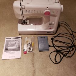 White Sewing Machine Model W480 Quick Style Plus w Cricut Travel Tote Xposted 