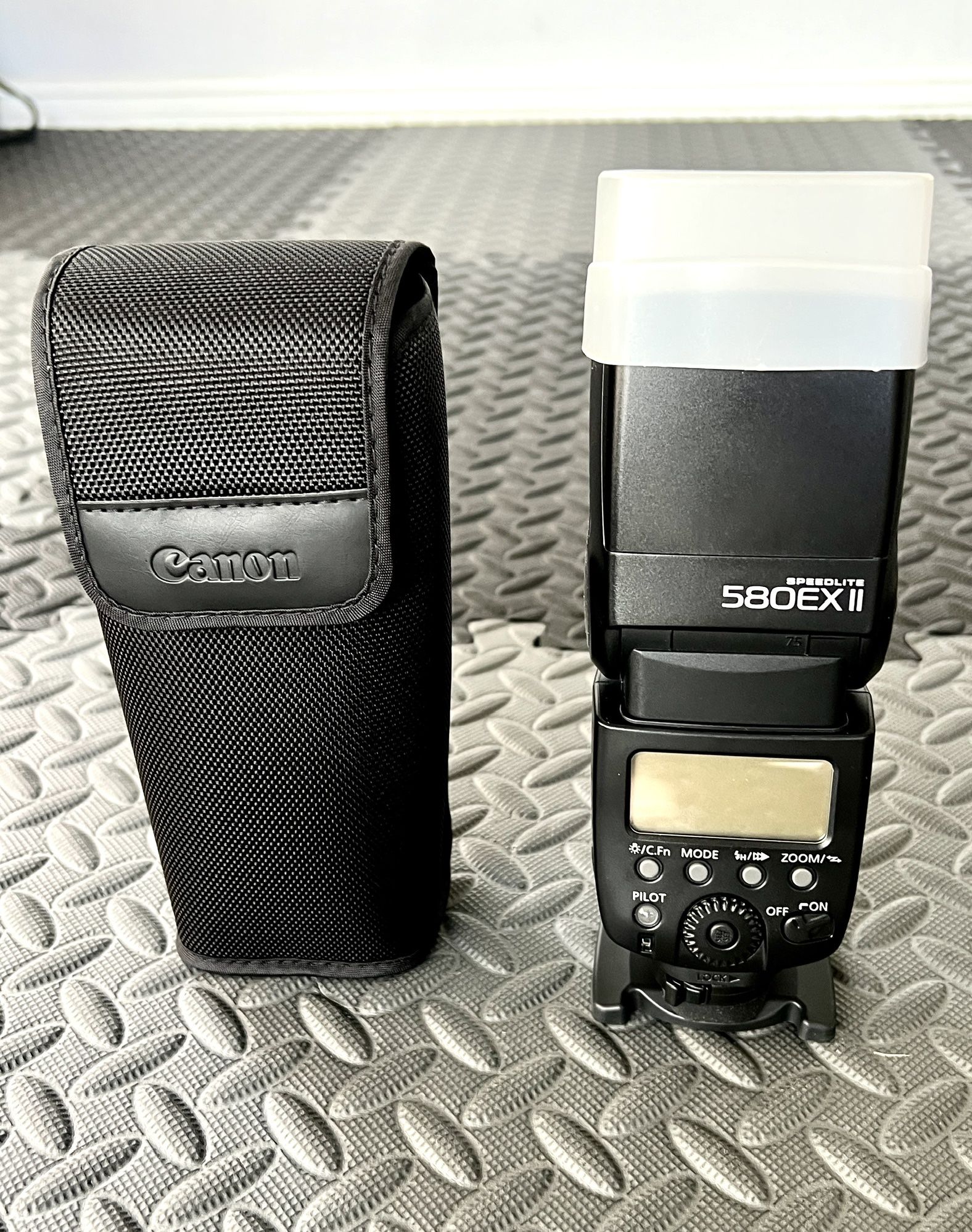 Canon Speedlite 580EX II - Almost Brand New